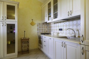 Villa, 2 camere da letto | Cucina privata | Frigorifero con congelatore, forno, piano cottura