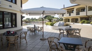 Outdoor dining - Hotel Resort Lido degli Aranci (Vibo Valentia)