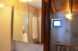 Family Apartment | Bathroom | Hair dryer, towels, shampoo - Viva Elafonisi (Kissamos)