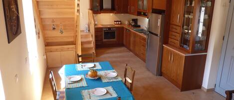 Family Apartment | In-room dining