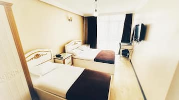 Standard Twin Room | In-room safe, desk, free WiFi