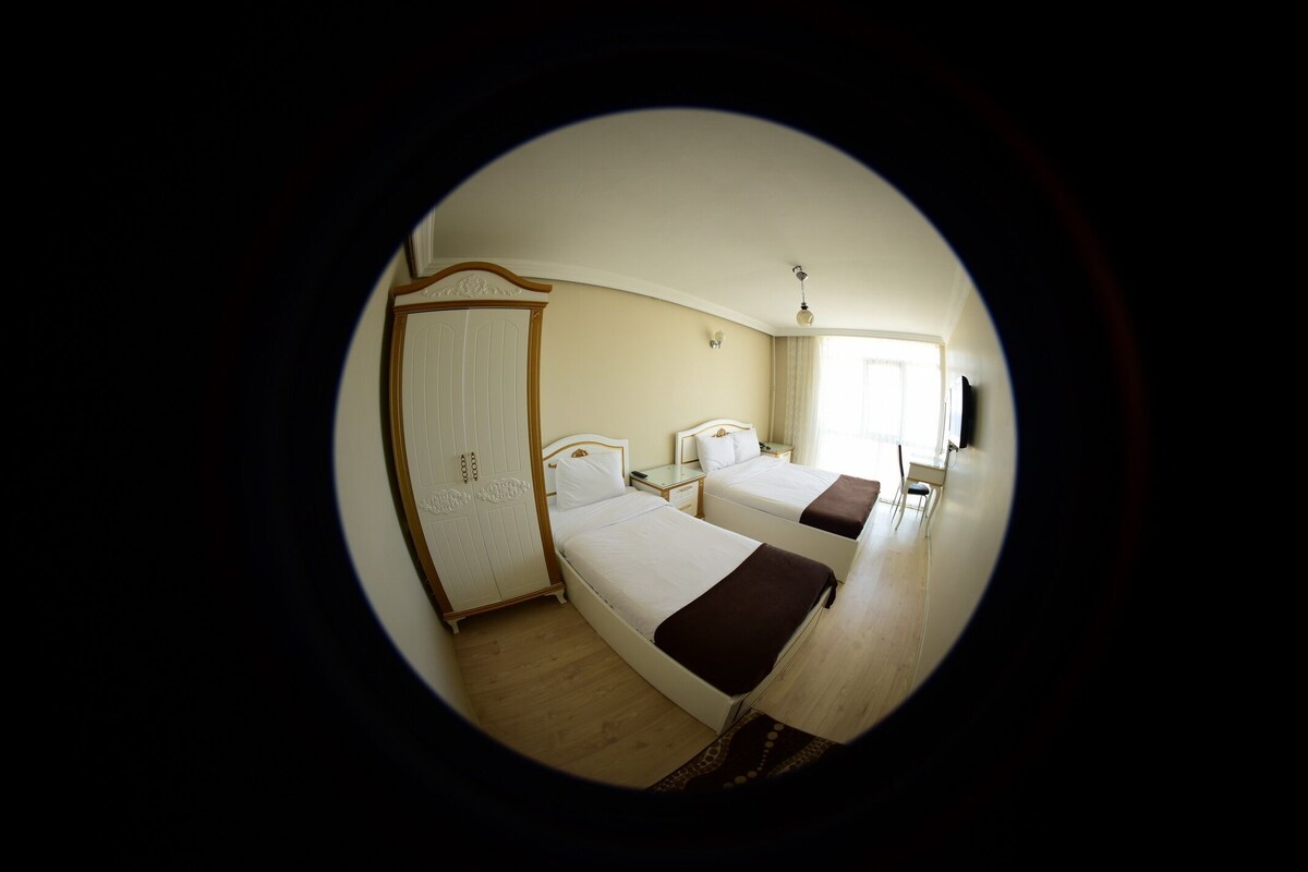 In-room safe, desk, WiFi (free)