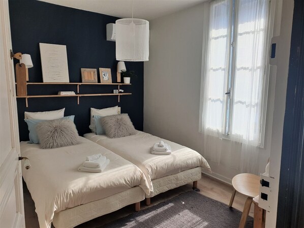 Twin Room (VALLESPIR) | 1 bedroom, premium bedding, individually decorated - L'Abri Sous Roche - Chambres d'hôtes (Tautavel)