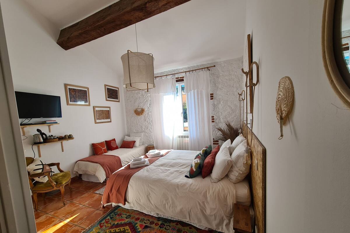 Triple Room (CAPCIR) | 1 bedroom, premium bedding, desk, laptop workspace