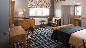 In-room safe, desk, free WiFi