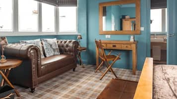 In-room safe, desk, free WiFi