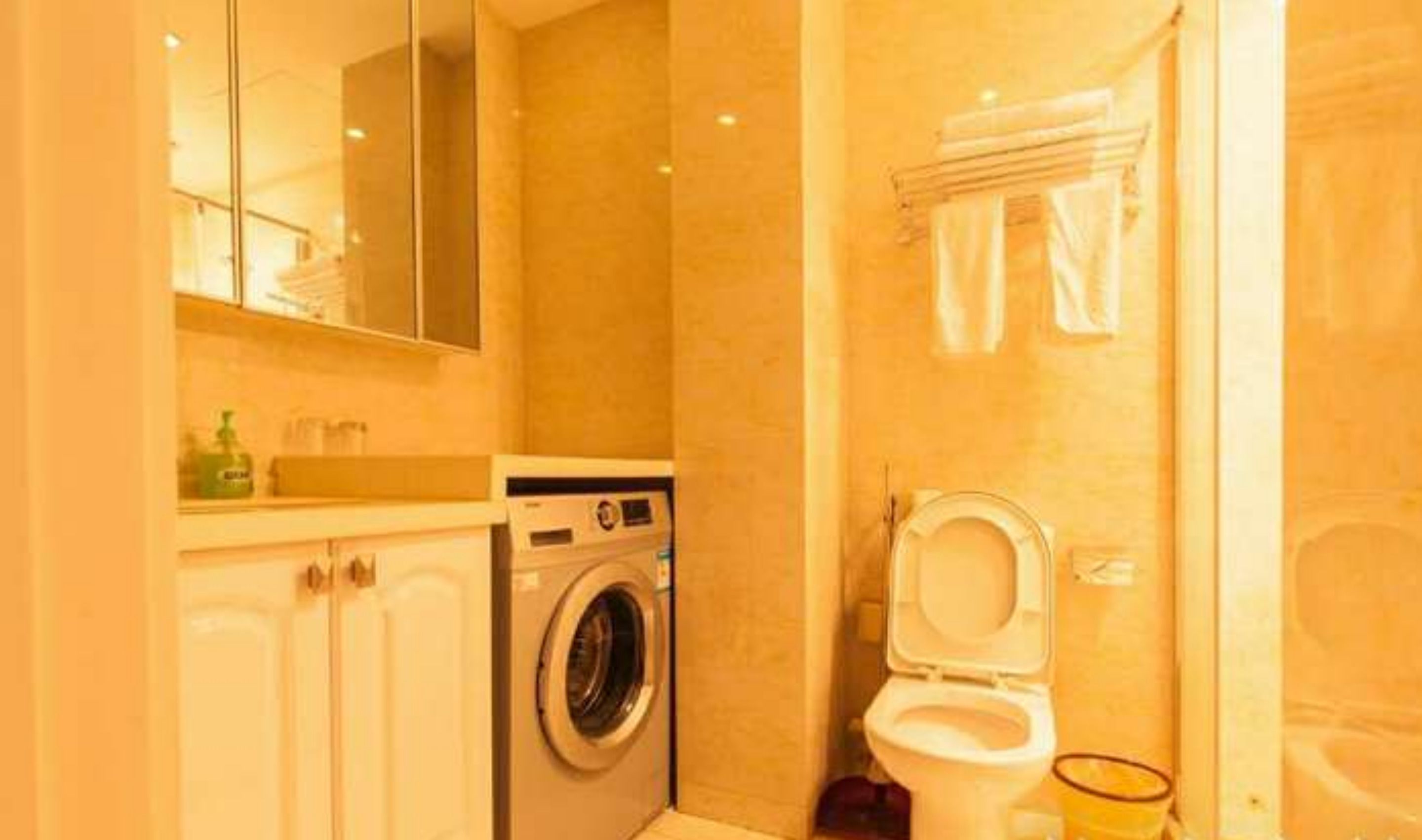 shower, rainfall showerhead, free toiletries, hair dryer