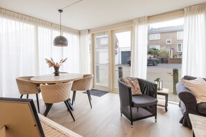 Comfort Apartment, 2 Bedrooms | Living area | Flat-screen TV - Pension Blankebil (Zandvoort)