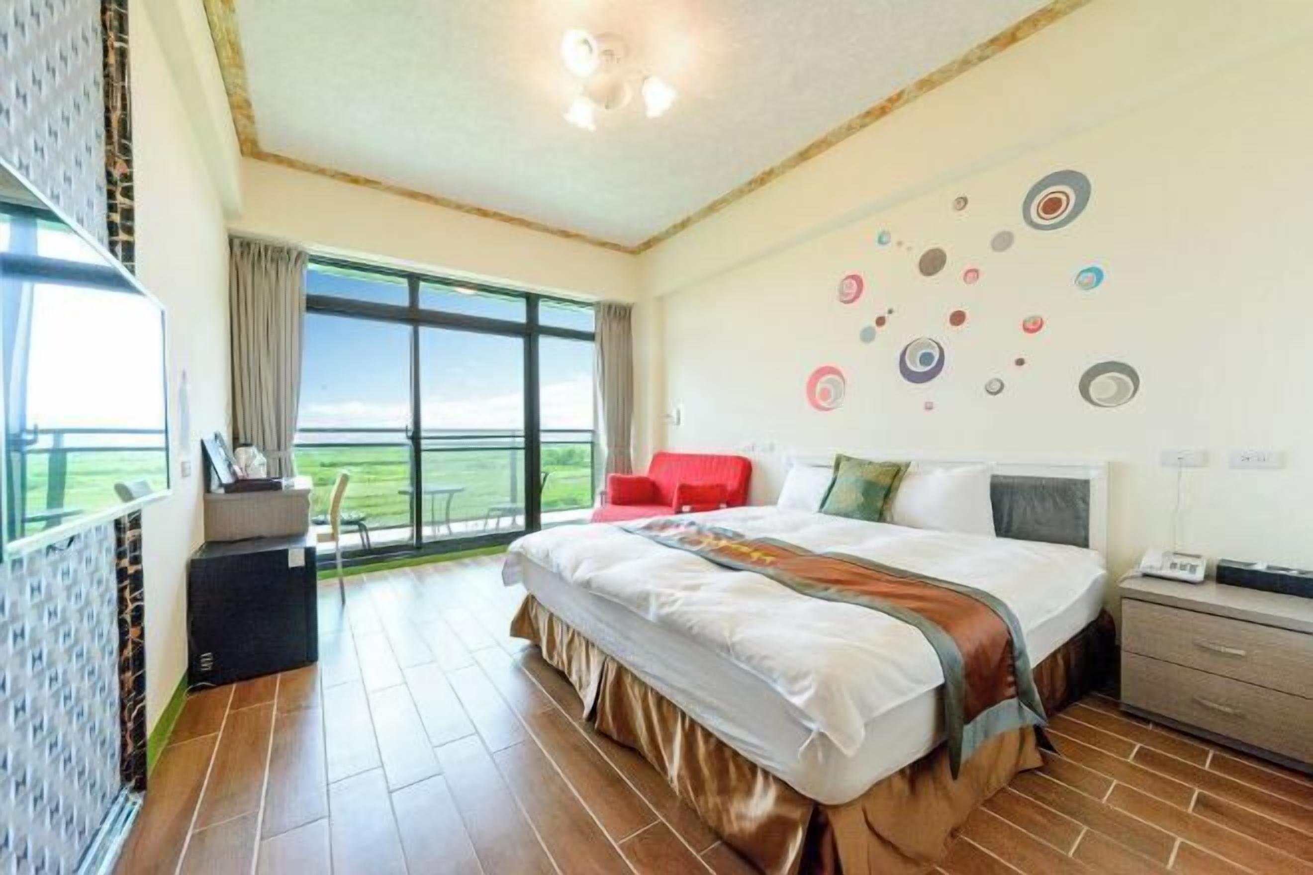 Desk, blackout drapes, soundproofing, free WiFi