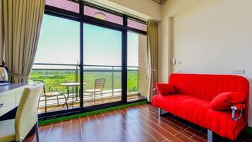 Desk, blackout drapes, soundproofing, free WiFi