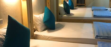 Bureau, rideaux occultants, fer et planche à repasser, Wi-Fi gratuit