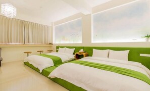 3 habitaciones, ropa de cama de alta calidad y escritorio