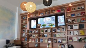Unclassified image, 3 of 20, button - Good Day B&B (Dongshan)