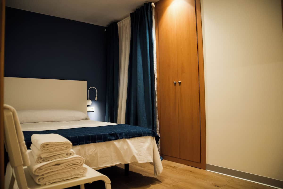 Single Room | 3 bedrooms, free WiFi, bed sheets