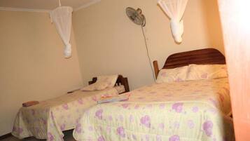 Kamer, 1 twee- of 2 eenpersoonsbedden | 8 slaapkamers, beddengoed