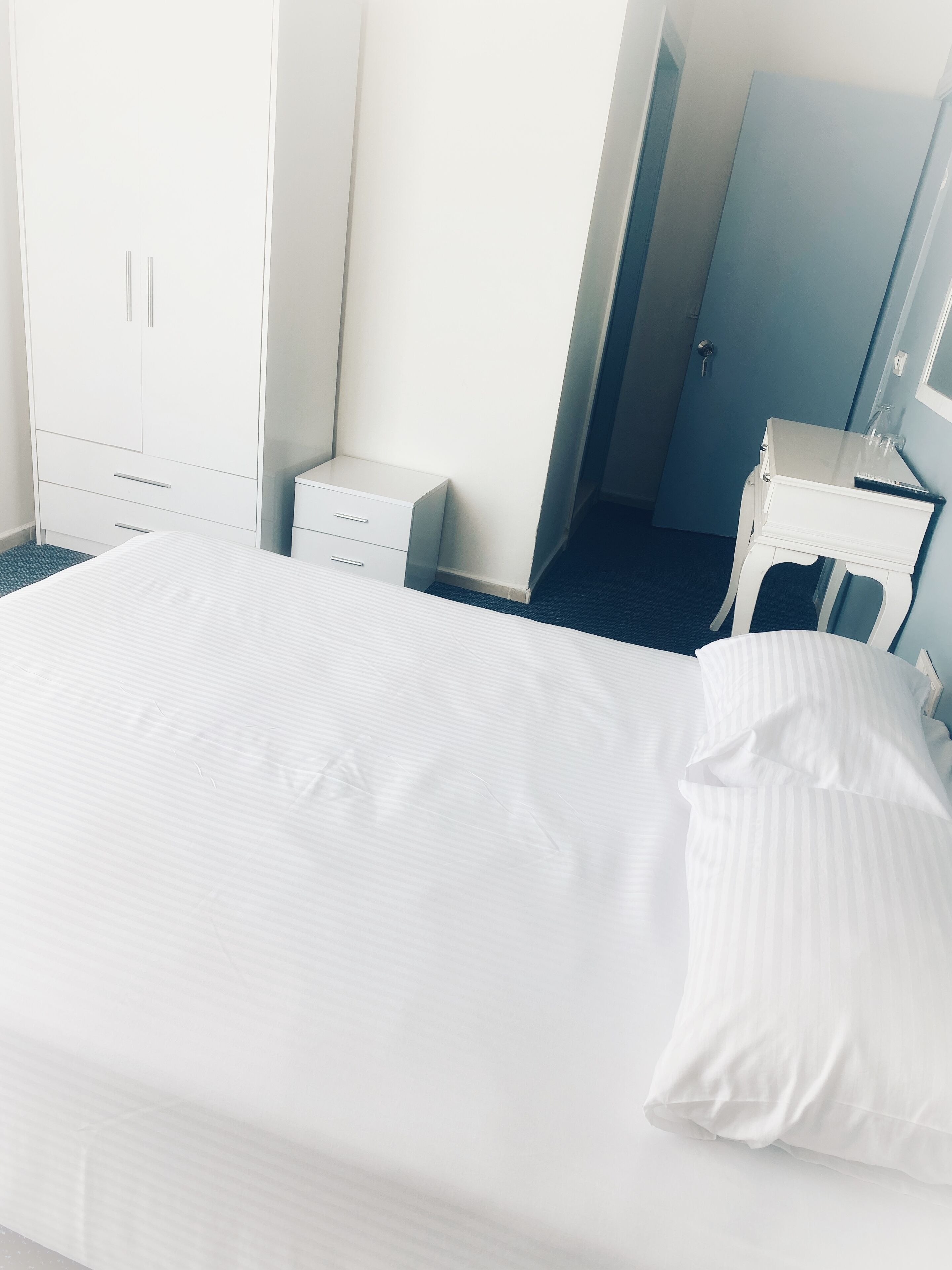 standard room, sea view | 1 bedroom, in-room safe, desk, iron/ironing board