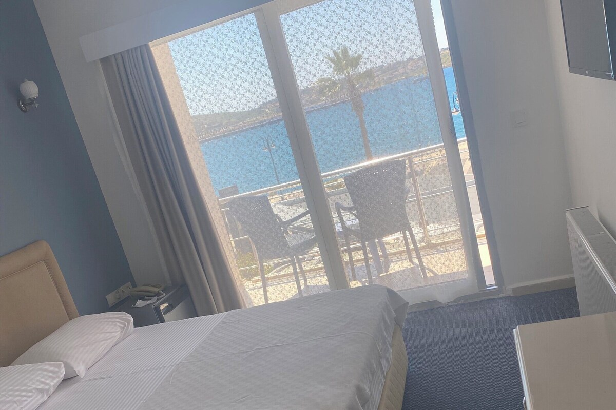In-room safe, desk, iron/ironing board (on request), bed sheets