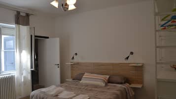 Quarto casal ou duplo | Roupas de cama premium, escrivaninha, camas extras/dobráveis (sobretaxa)