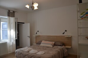 Double or Twin Room | Premium bedding, desk, rollaway beds, bed sheets - B&B Casa Cristallo (Matera)