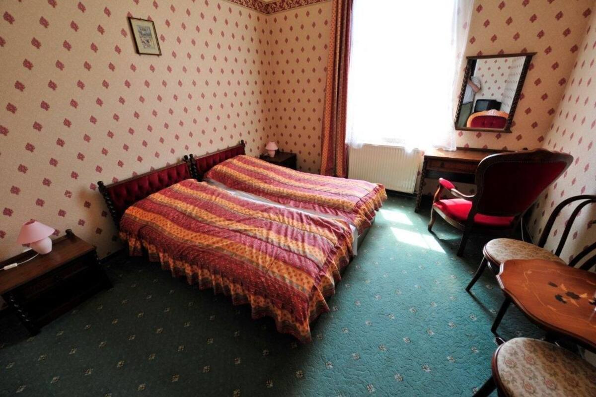 Double Room, 2 Single Beds