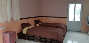 Shared Dormitory, Mixed Dorm, Garden Area | Iron/ironing board, free WiFi, bed sheets - Full House Hostel (Yerevan)