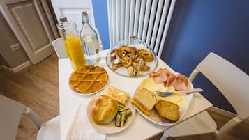 Free daily continental breakfast