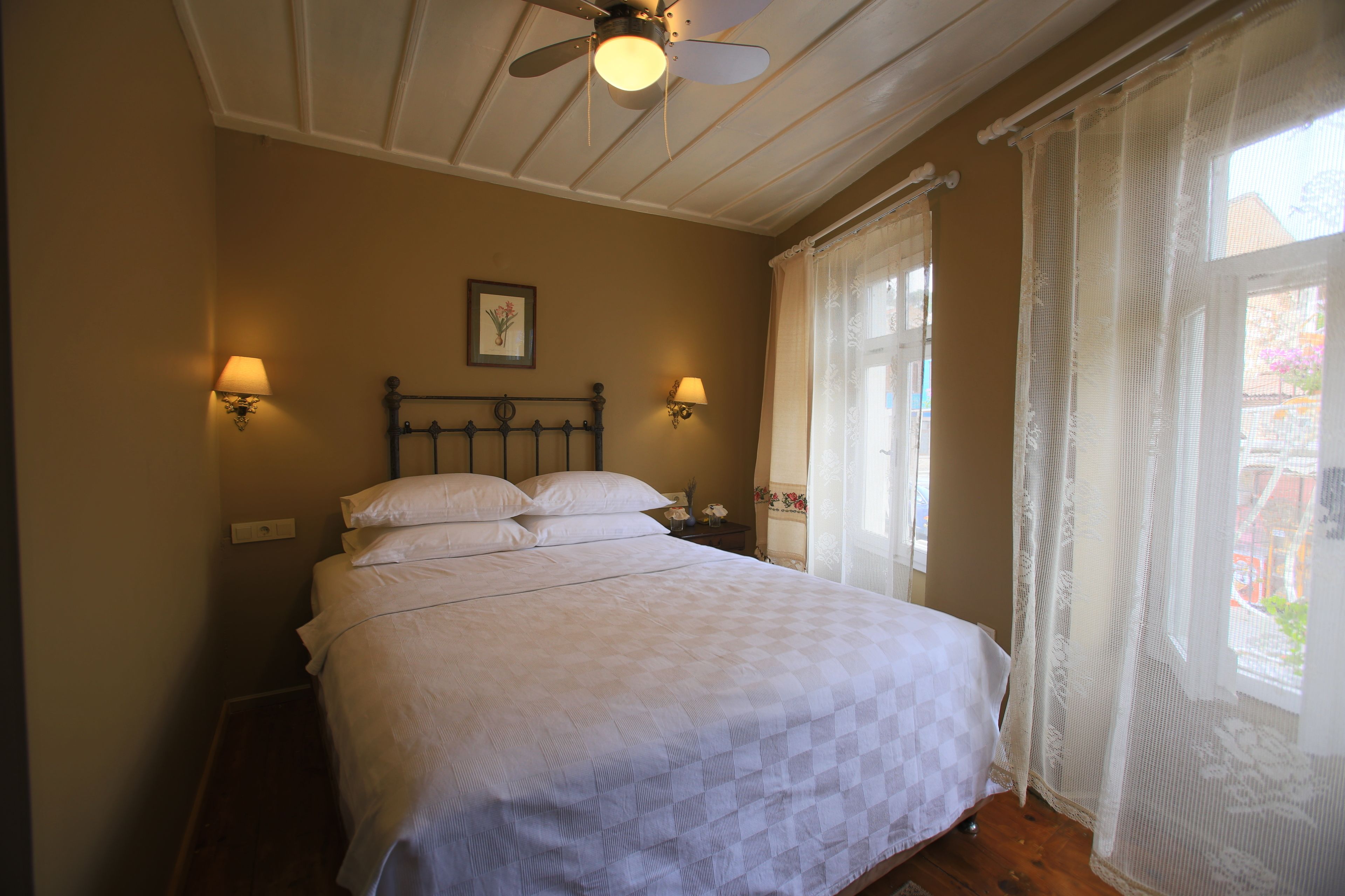 standard double room, city view | egyptian cotton sheets, premium bedding, rollaway beds, free wifi