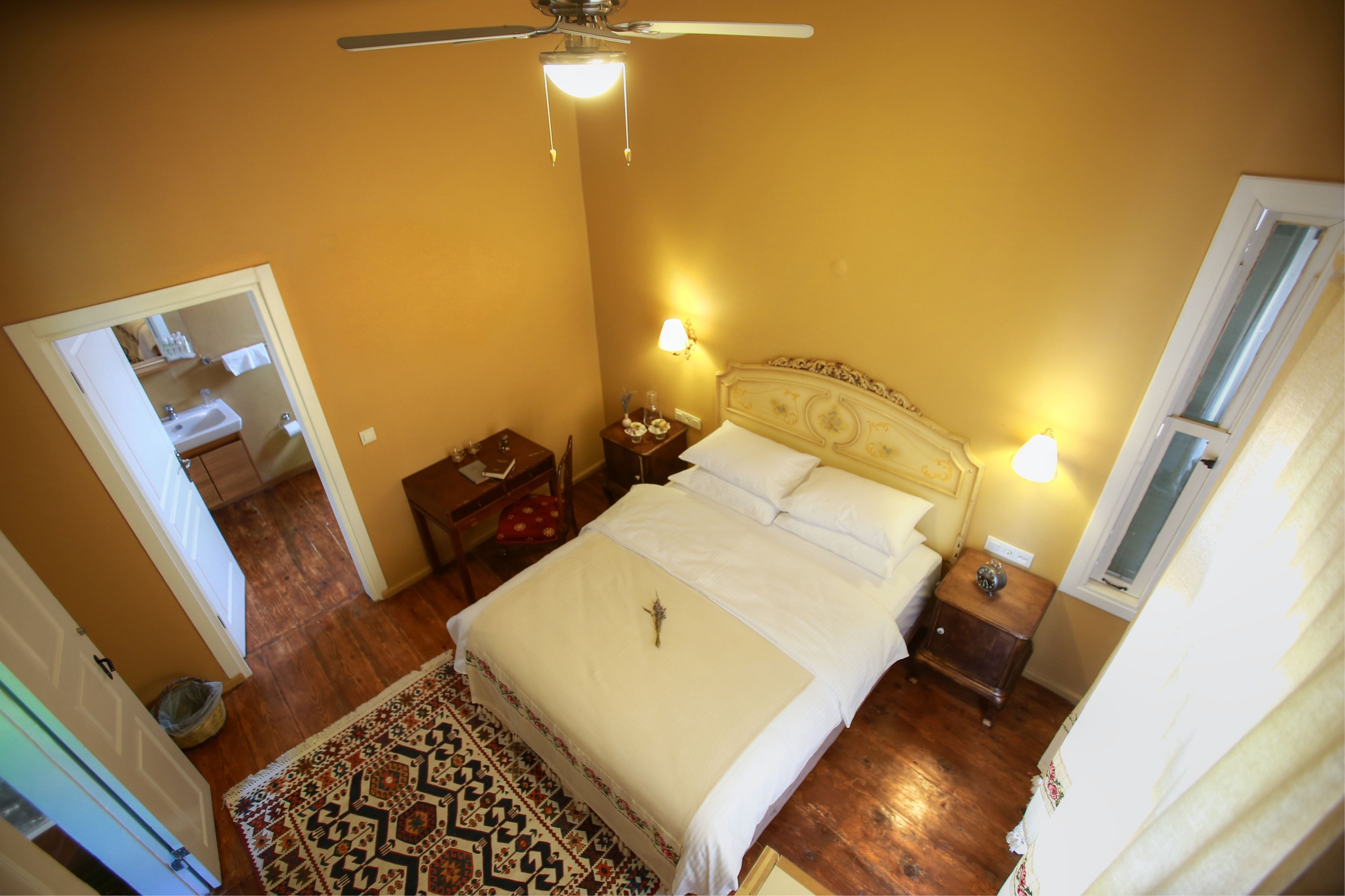 deluxe double room, city view | egyptian cotton sheets, premium bedding, rollaway beds, free wifi