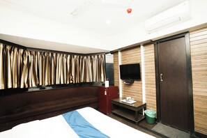 Habitación Deluxe doble | Escritorio, wifi gratis, ropa de cama