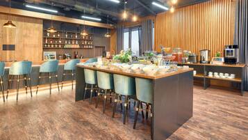 Bữa sáng buffet hàng ngày (5500 KZT/mỗi người)