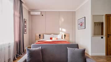 Studio cơ bản, 1 giường cỡ king và sofa giường, bếp nhỏ | Bộ đồ giường cao cấp, minibar, két bảo mật tại phòng, bàn
