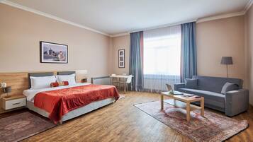 Basic Studio, 1 King Bed with Sofa bed, Kitchenette | Premium bedding, minibar, in-room safe, desk