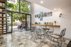 Lobby sitting area - Pedersen Hostel (Da Nang)