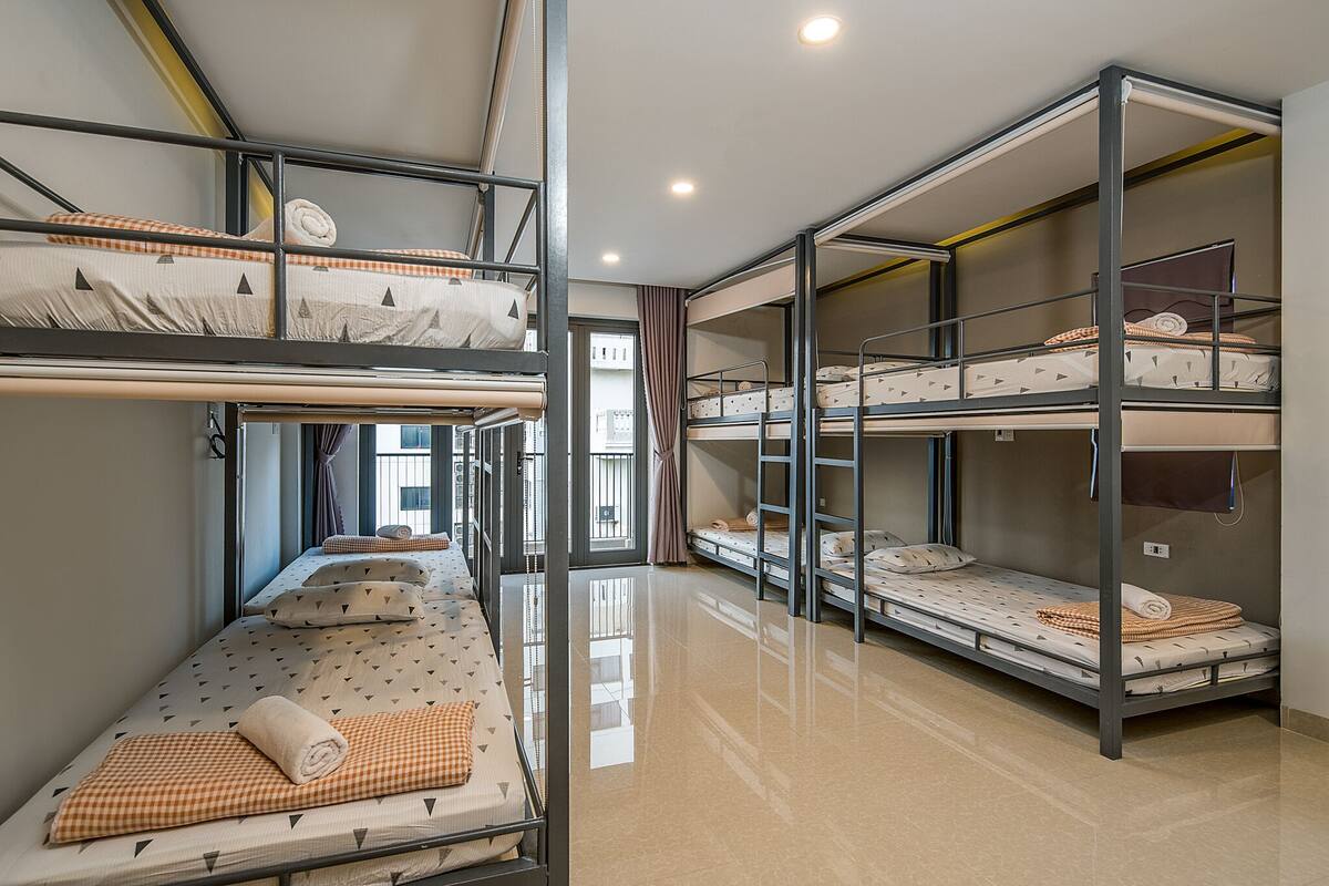 In-room safe, desk, WiFi (free), bed sheets