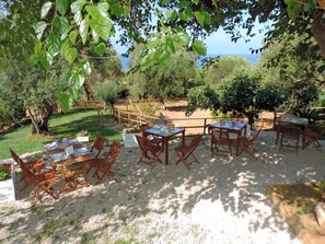 Outdoor dining - Mediterraneo Rooms (Centola)