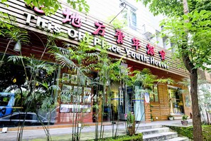 Property entrance - (Guilin)