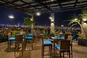 Poolside bar - Seashore Hotel & Apartment (Da Nang)