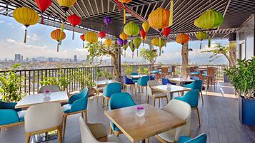 Poolside bar