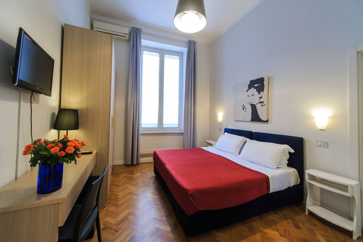 Standard Double Room | Desk, soundproofing, iron/ironing board (on request), WiFi (free)