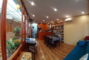 Bar (on property) - Dang Khoa Garden Inn (Sa Pa)