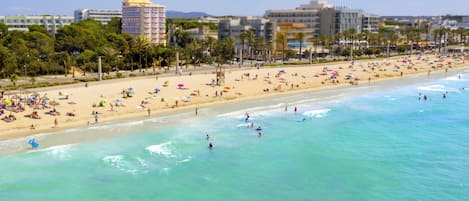 Beach nearby, white sand, sun loungers