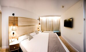 Cortinas opacas, tabla de planchar con plancha, wifi gratis