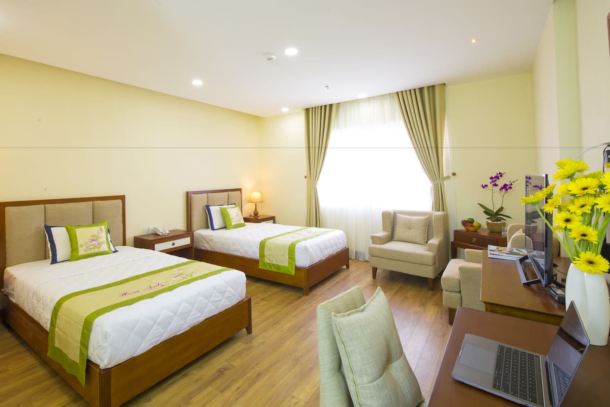 Deluxe Twin Room, Bathtub, City View