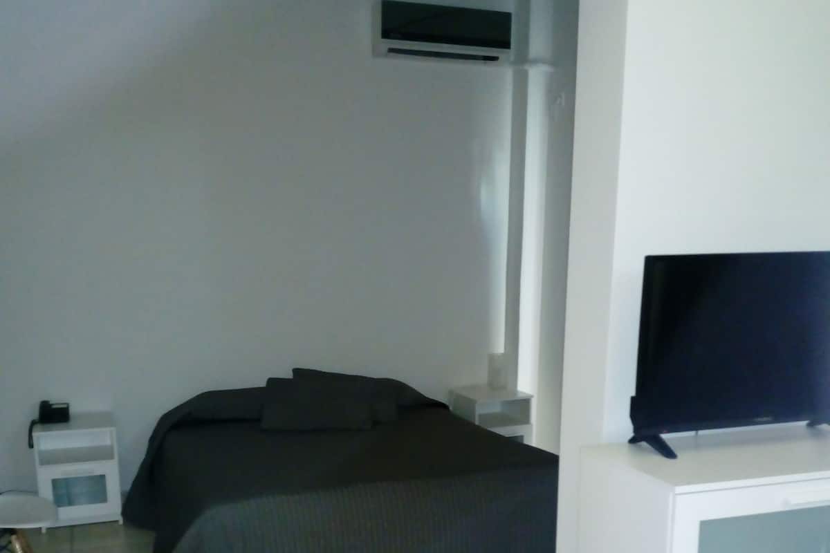 Room, Balcony (King) | 1 bedroom, in-room safe, blackout drapes, free WiFi