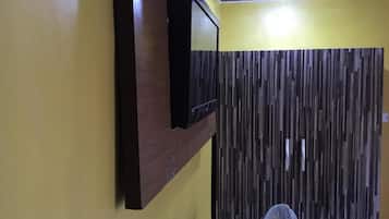 ์ด๊ทธ์ ํํฐ๋ธ ์ฑ๊ธ๋ฃธ | ์ฑ
์, ๋
ธํธ๋ถ ์์
๊ณต๊ฐ, ๋ฌด๋ฃ WiFi, ์นจ๋ ์ํธ
