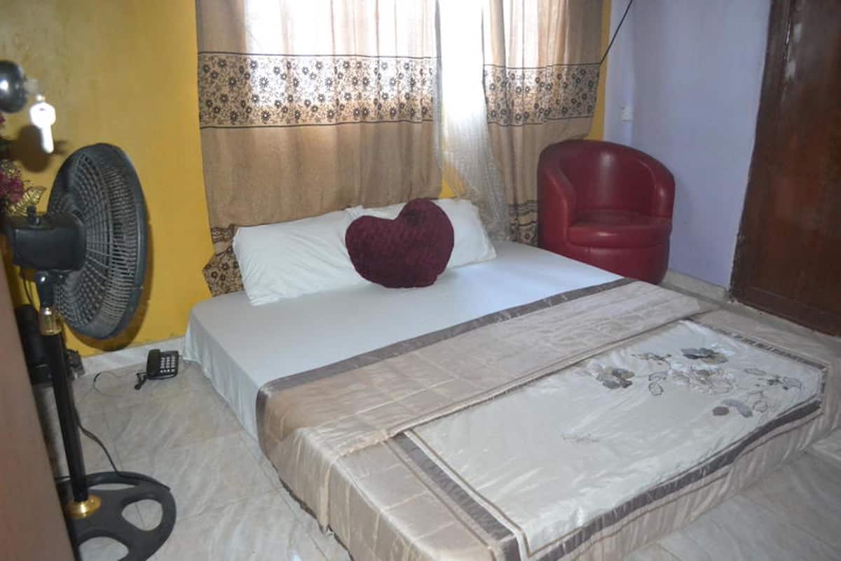 Desk, laptop workspace, free WiFi, bed sheets
