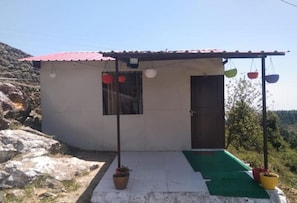 Family Room | Exterior