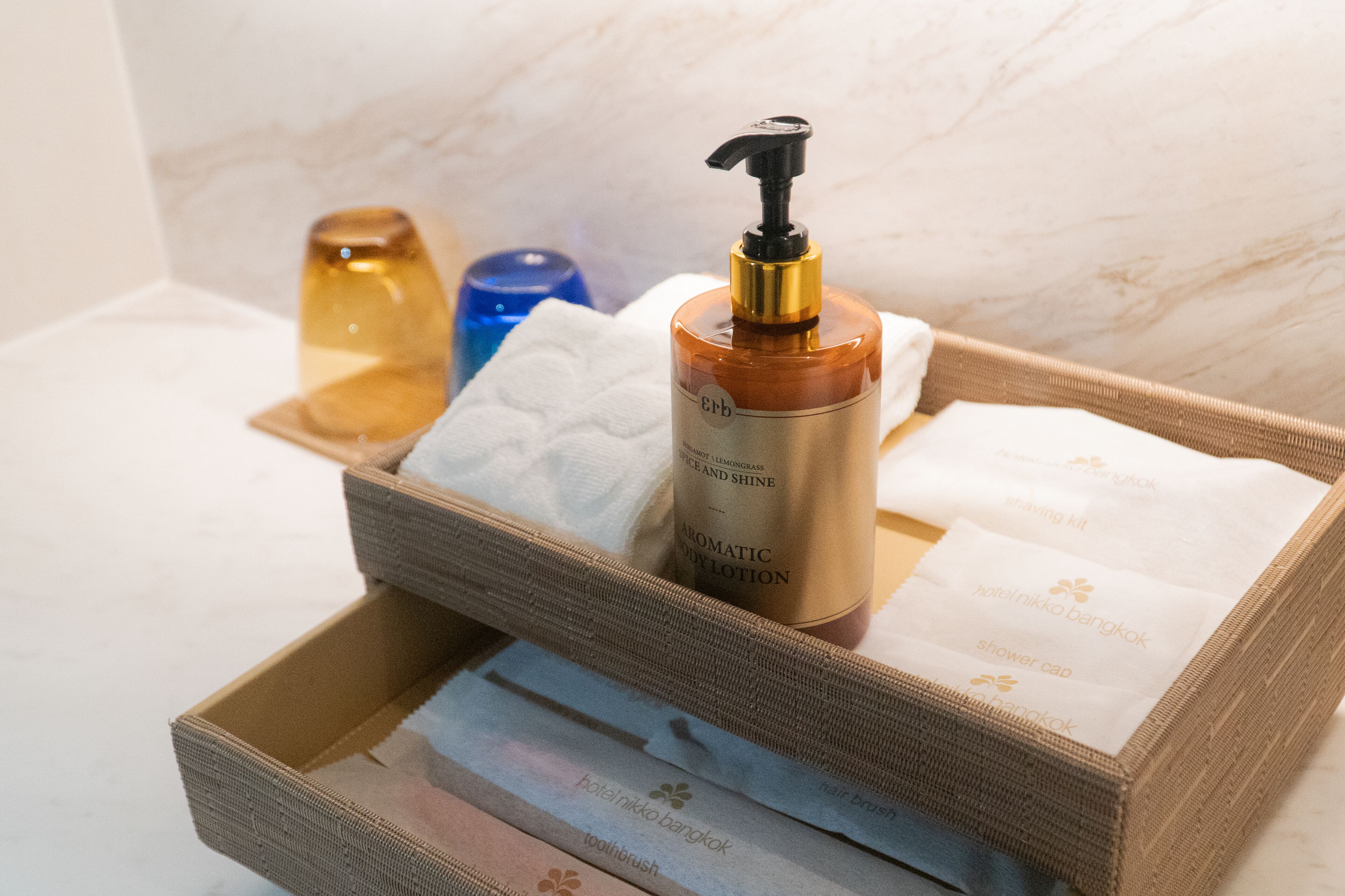 separate bathtub and shower, deep-soaking bathtub, rainfall showerhead