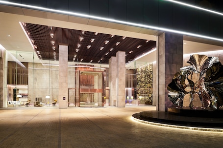 Property entrance. Hotel Nikko Bangkok