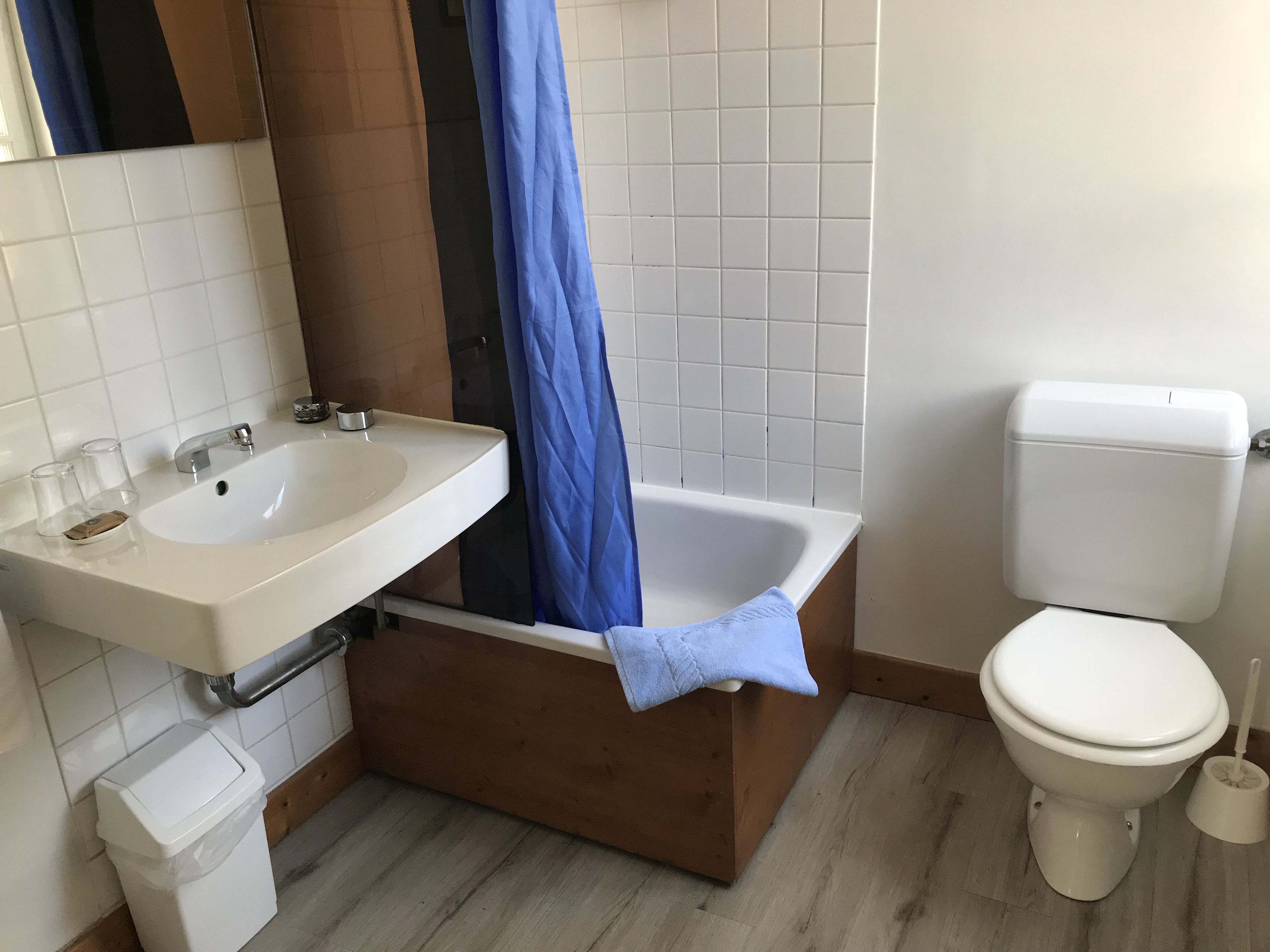 bathroom | free toiletries, hair dryer, towels
